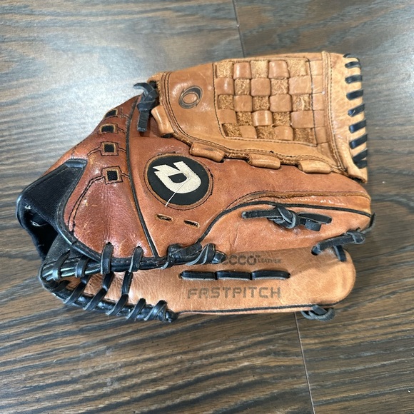 💥💥 DeMarini Fast Pitch Baseball Glove !! 💥💥 - Picture 1 of 5
